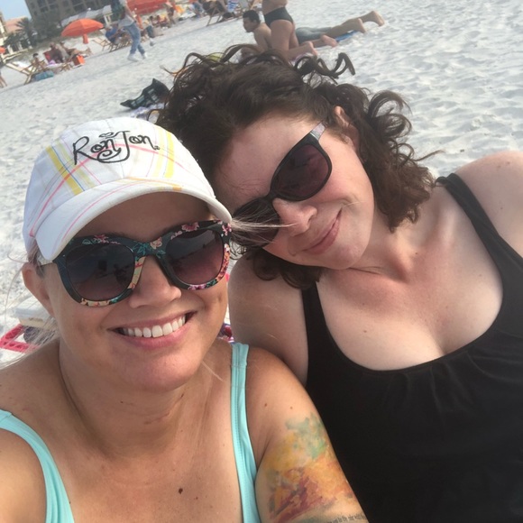 🤩MEET YOUR POSHERS! 🌴 CHRISTINE & ADRIENNE 🌴 - Picture 3 of 5